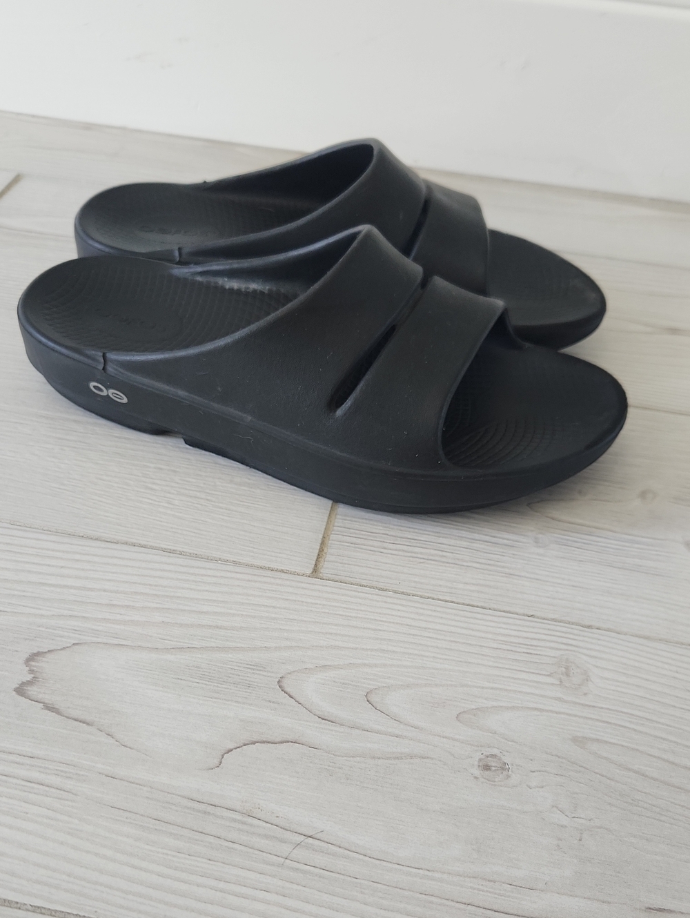 OOFOS Black Women's Recovery Slide Sandals